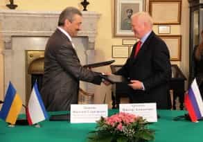 Крым подписал договор с Россией