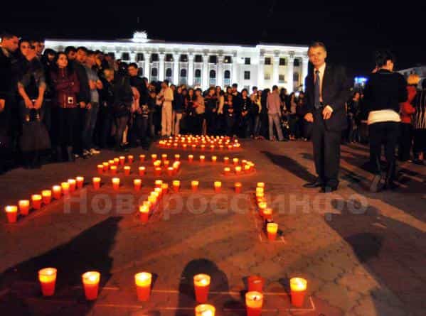 В Симферополе прошла молодежная акция &laquo;Зажги огонек в своем сердце&raquo;
