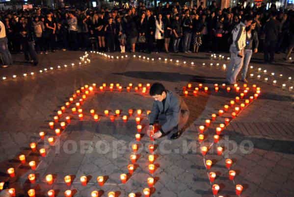 В Симферополе прошла молодежная акция &laquo;Зажги огонек в своем сердце&raquo;