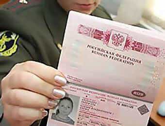 Украинцы массово меняют гражданство на российское