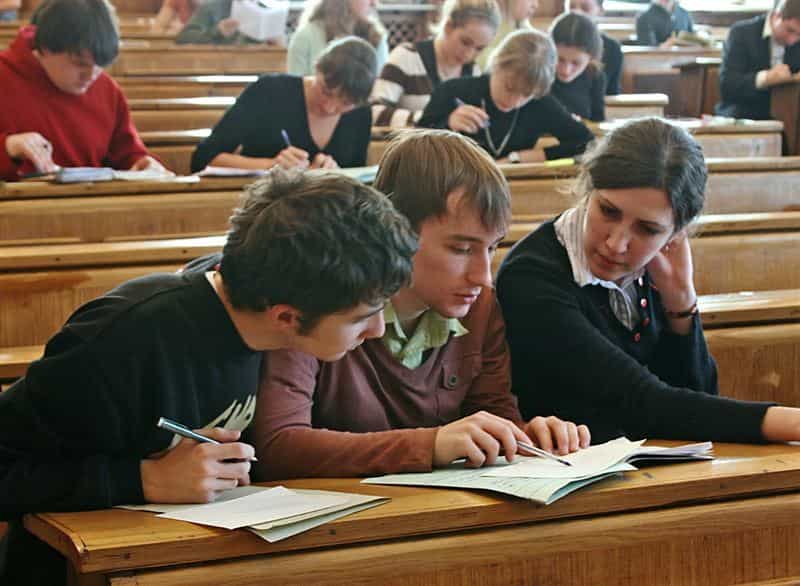 Студенты уезжают из Украины в Россию