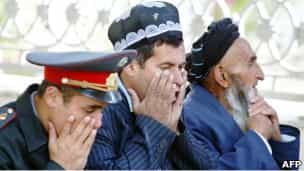 Таджикистан стал вторым государством вслед за Афганистаном периода правления талибов, запретившим мусульманкам появляться в мечети и совершать молебны в назначенные часы