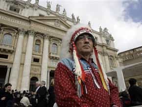 Папа Римский извинился перед индейцами