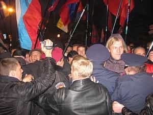 Митинг в Севастополе перерос в грандиозную потасовку