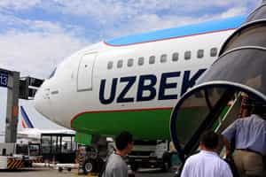 По статистике, каждый год 50 тысяч иностранцев получают по лотерее грин карту, то есть вид на постоянное жительство вместе с правом работы. Это информация из официальных источников. Из этих пятидесяти тысяч в 2010 году счастливыми обладателями заветной зеленой карты стали почти 4,5 тысячи узбекистанцев (и плюс члены их семей).