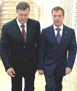 Янукович идет на войну
