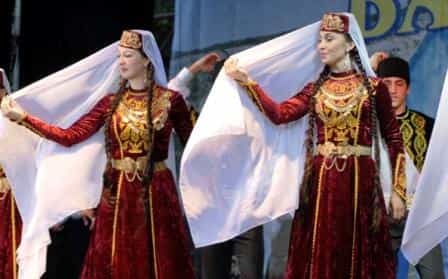 В Крыму отпраздновали День национального флага
