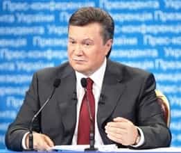 Янукович против политиканства в отношении крымских татар