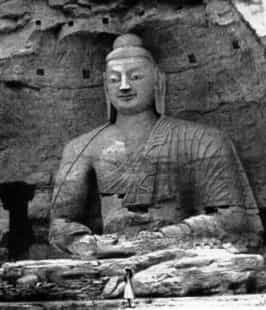 В Кыргызстане на раскопках храма VIII-Х веков археологи нашли глиняную статую Будды размером почти в два человеческих роста