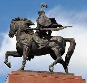 В Бишкеке открыт памятник Манасу