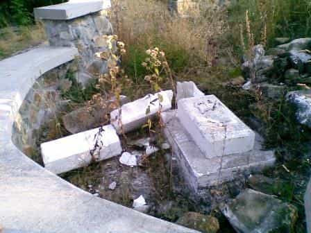 В Крыму продолжают громить мусульманские святыни 