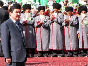 25 октября в Ашхабаде, во Дворце конгрессов, состоялось заседание Совета старейшин Туркменистана, в котором приняли участие старейшины из всех велаятов страны