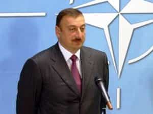 Азербайджан тянут в НАТО