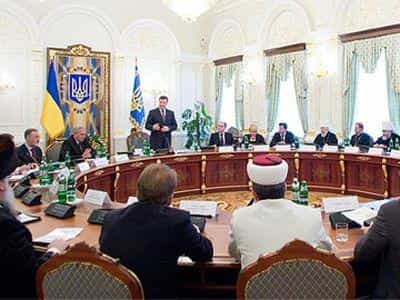 Президент Украины выступил за равенство конфессий