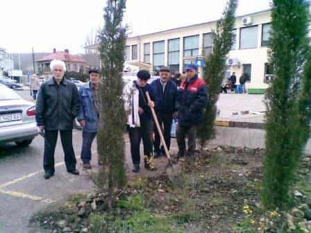 Археологические исследования подтвердили наличие старых захоронений в районе автостанции г. Алушты. При этом были точно определены места двух могил, рядом с которыми были высажены 4 кипариса.