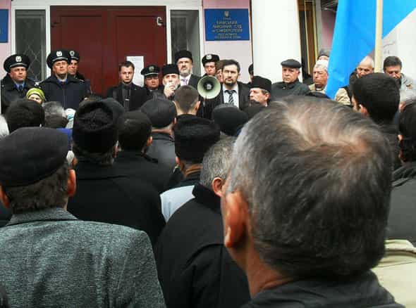 22 марта 2012 г. у здания Киевского районного суда в Симферополе прошел митинг с участием всего высшего состава руководства Меджлиса, ДУМКа и наиболее ярых меджлисменов