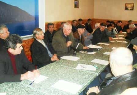 Ветеран Национального движения крымских татар Рефат Джемилев (в центре)