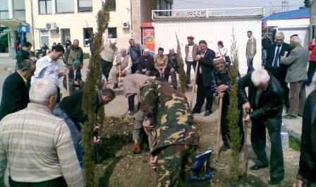 20 апреля 2012 года по решению Совета старейшин крымских татар города Алушты проведено мероприятие по ликвидации последствий осквернения двух захоронений на мусульманском кладбище в районе автостанции города Алушты