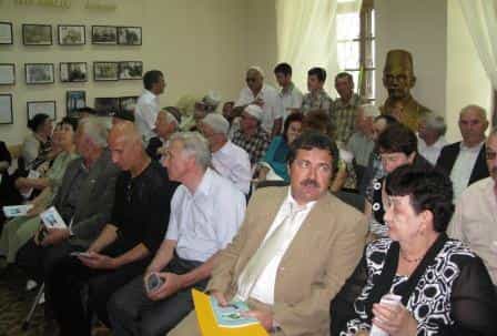 Торжественное мероприятие продолжилось в читальном зале библиотеки, где также были выступления и воспоминания, связанные с Амза ага Аблаевым