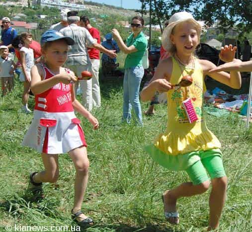 Для гостей и участников мероприятия были организованы национальные спортивные состязания, детские развлекательные программы и конкурсы