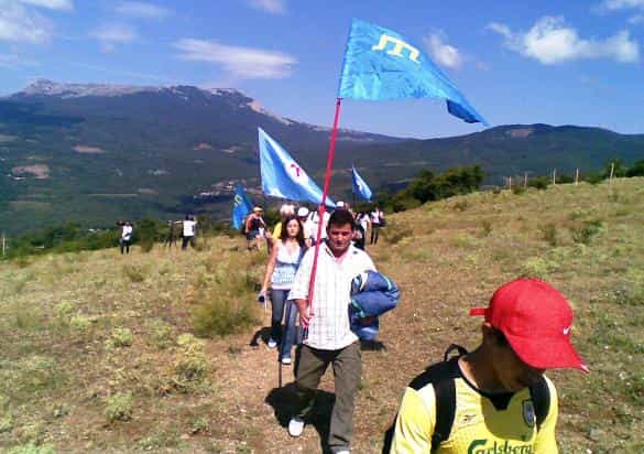 Участники восхождения в память о событиях 1992 года прошли по древней крымскотатарской тропе, по южному склону Демирджи