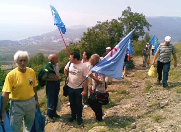 Участники восхождения в память о событиях 1992 года прошли по древней крымскотатарской тропе, по южному склону Демирджи