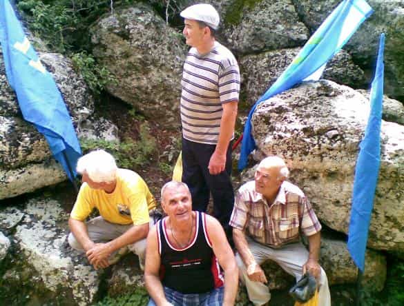 Участники восхождения в память о событиях 1992 года прошли по древней крымскотатарской тропе, по южному склону Демирджи