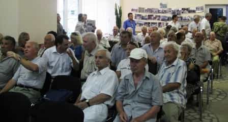 Зал был переполнен