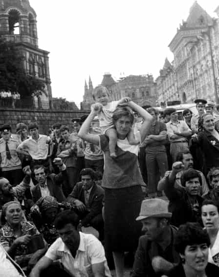 Гульнара Кантакузова с 10-месячной дочерью Эсмой в Мокве в 1987 году