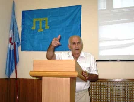 Выступает ветеран Национального движения крымских татар, участник Московских событий 1987 года Энвер-ага Аметов
