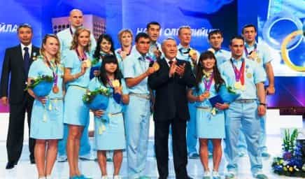 17 августа в Астане, во Дворце независимости, состоялось торжественное чествование победителей олимпийской сборной Казахстана с участием Президента РК Нурсултана Назарбаева
