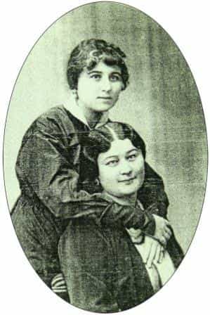 Диляра Булгакова (стоит) и Катидже Кипчакская