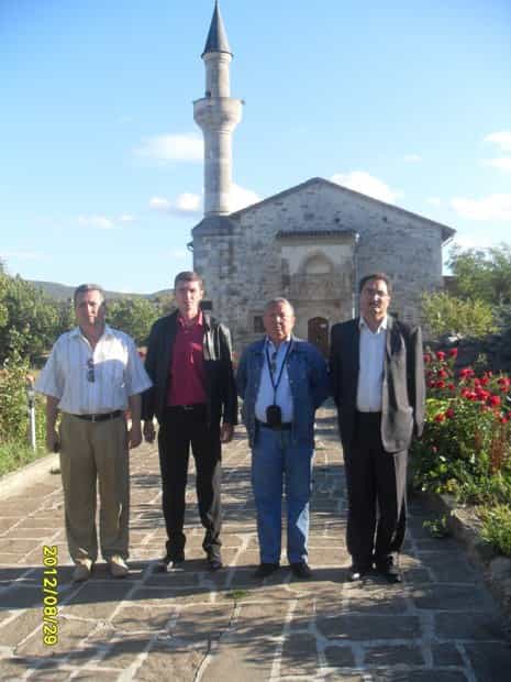 В Старом Крыму Бахит Рустемов посетил святые для всех мусульман места: мечеть Хана Узбека и мечеть Султана Бейбарса