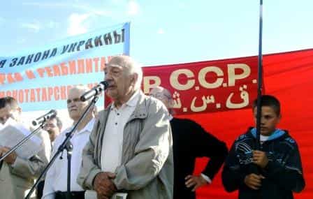 Выступает ветеран национального движения крымских татар Тимур-ага Дагджи
