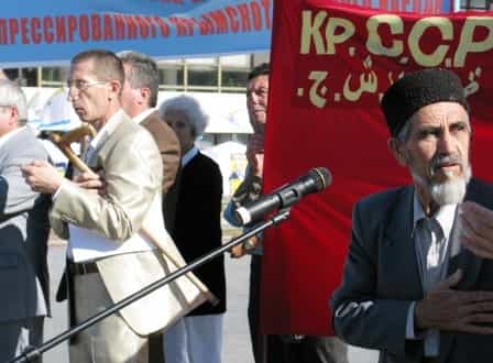 Торжественное дуа прочитал ветеран Национального движения крымских татар Аблязис-ага Кешфединов (справа)