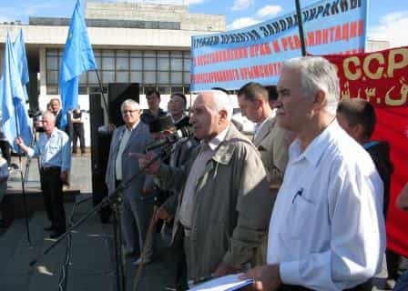 Выступает ветеран национального движения крымских татар Энвер-ага Аметов