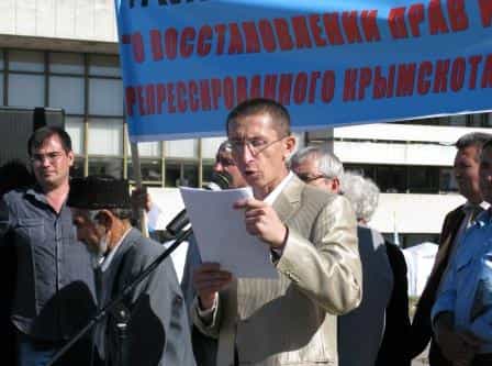 Ринат Шаймарданов зачитывает Резолюцию собрания