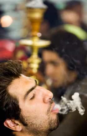 В Саудовской Аравии запретили курить кальян