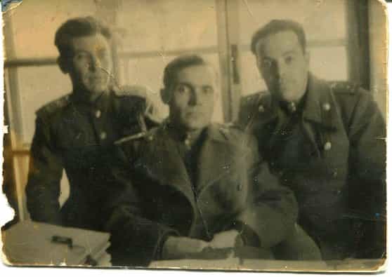 Фото военных лет: первый справа - Сулейман Асанов
