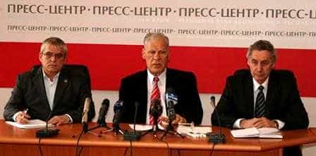 Члены Совета представителей крымскотатарского народа при Президенте Украины (слева направо): Васви Абдураимов, Лентун Безазиев, Эдип Гафаров