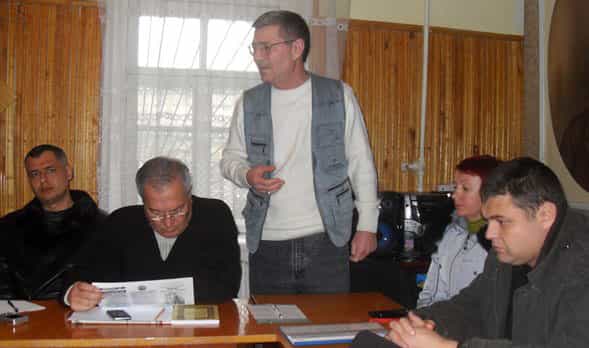 Выступает Энвер Озенбашлы, газета &laquo;Кырым&raquo;