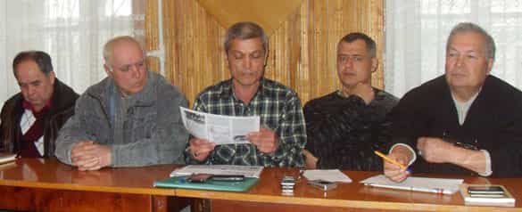 Тальат Ильясов (первый справа) предложил альтернативный вариант