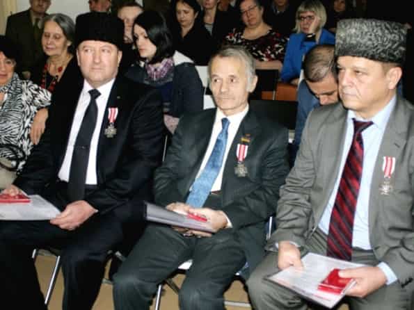 16 марта 2013 года во Вроцлаве (Польша) глава Меджлиса М. Джемилев и три его соратника - Заир Смедляев, Али Хамзин и Риза Шевкиев - были награждены Крестами Борющейся Солидарности