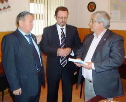 Васви Абдураимов и Бахитхожа Рустемов в посольстве Украины в Казахстане