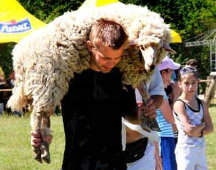 Крымскотатарский национальный праздник «Хыдырлез» Крымскотатарский национальный праздник «Хыдырлез»