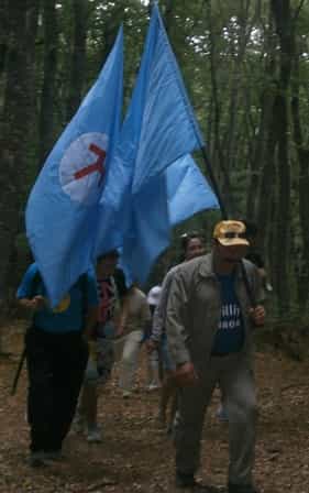 Впереди колонны Решат Камилов