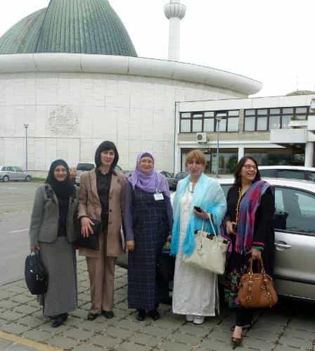Эльмира Муратова (вторая слева) на Международном симпозиуме «Социальный статус мусульманина в Европе», г. Загреб, Хорватия
