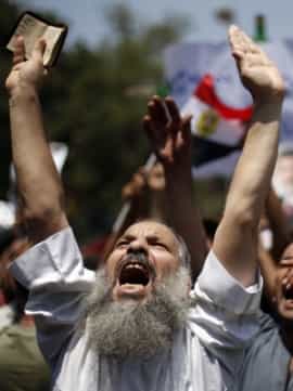 В Каире начали расстреливать сторонников Мурси