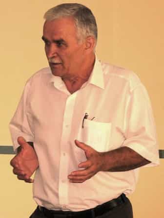 Выступает делегат Конференции Решат Аблаев