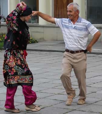 Танцуют Меседо Алиева и Эмир Меджидов